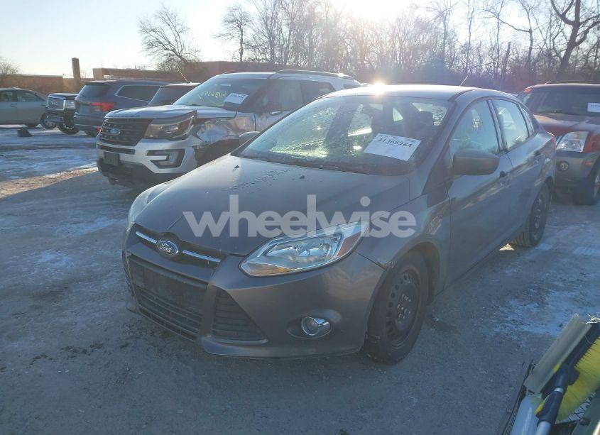 Photo 2 of 2012 Ford Focus (VIN 1FAHP3F24CL175496)