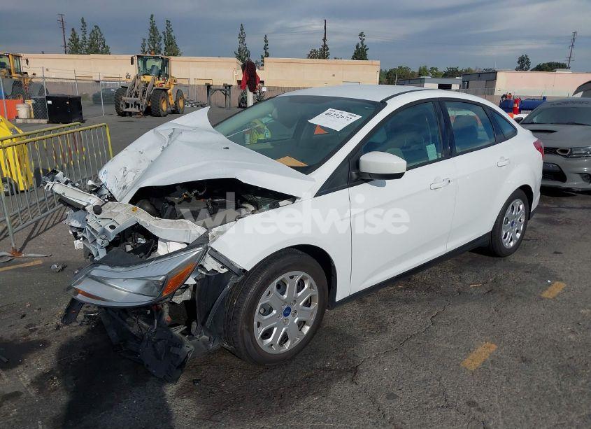 Photo 2 of 2012 Ford Focus SE (VIN 1FAHP3F24CL227645)