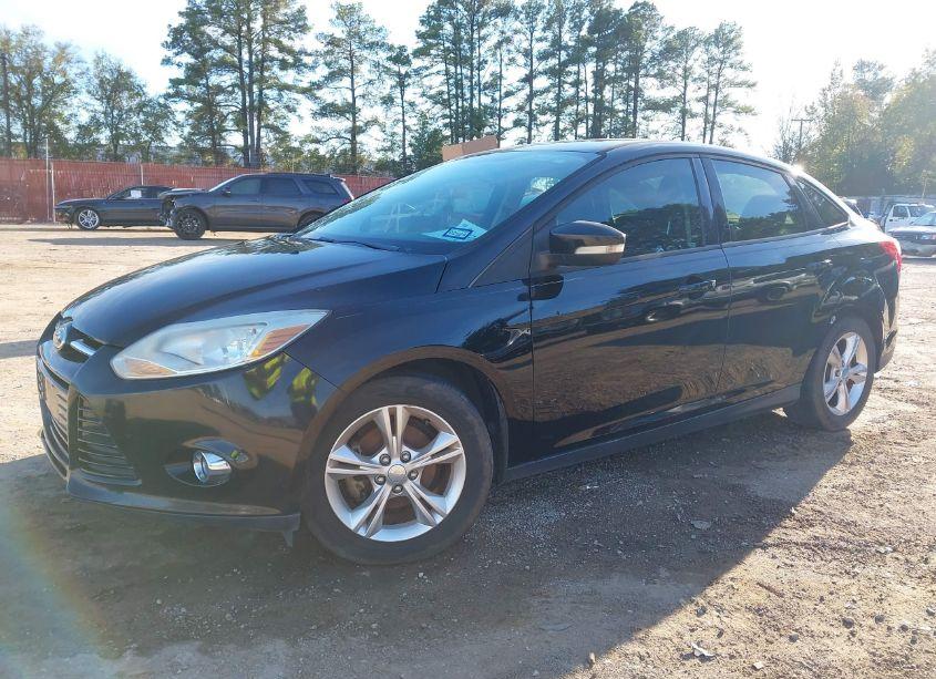 Photo 2 of 2012 Ford Focus SE (VIN 1FAHP3F24CL256160)