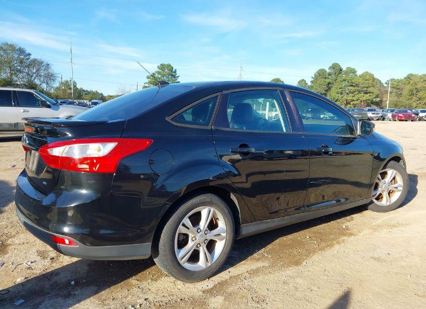 Photo 4 of 2012 Ford Focus SE (VIN 1FAHP3F24CL256160)