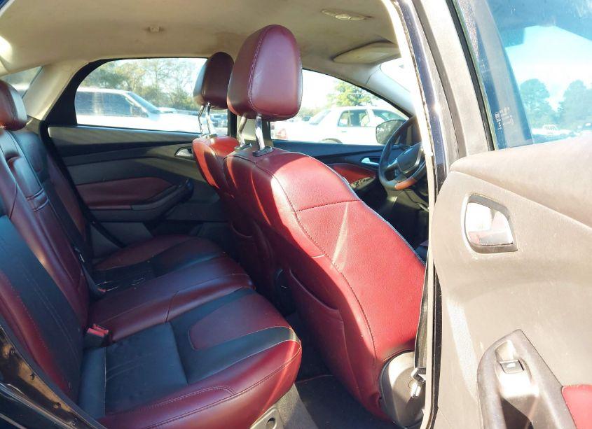 Photo 8 of 2012 Ford Focus SE (VIN 1FAHP3F24CL256160)