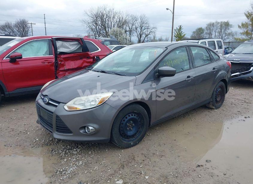 Photo 2 of 2012 Ford Focus SE (VIN 1FAHP3F24CL262315)