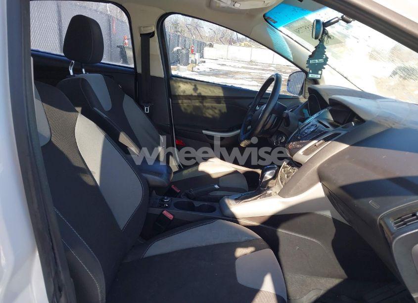 Photo 5 of 2012 Ford Focus SE (VIN 1FAHP3F24CL263108)