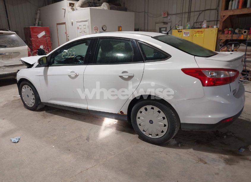 Photo 3 of 2012 Ford Focus SE (VIN 1FAHP3F24CL313957)