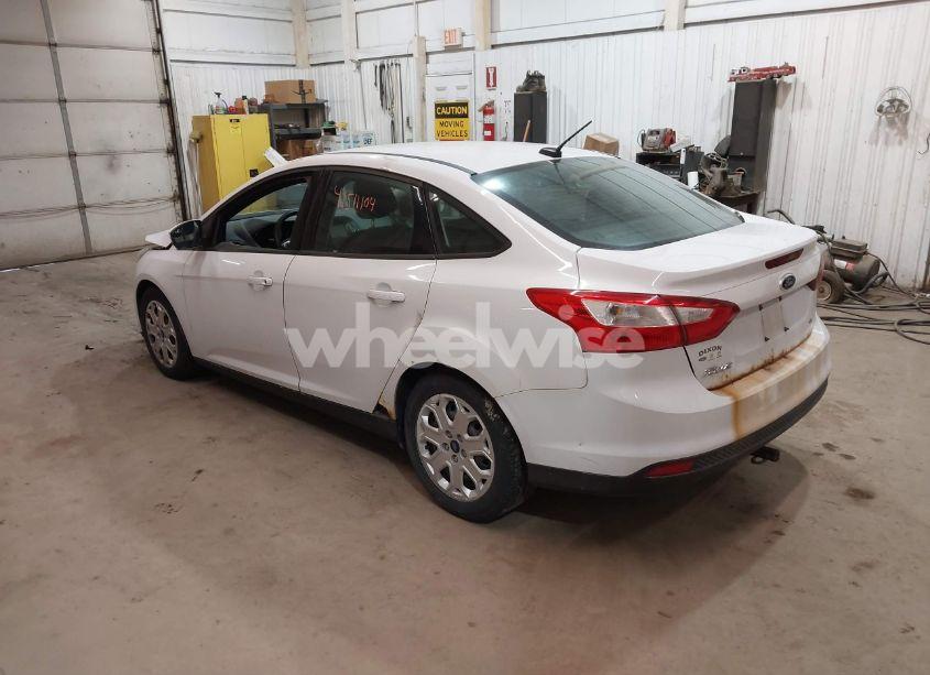 Photo 3 of 2012 Ford Focus SE (VIN 1FAHP3F24CL353374)