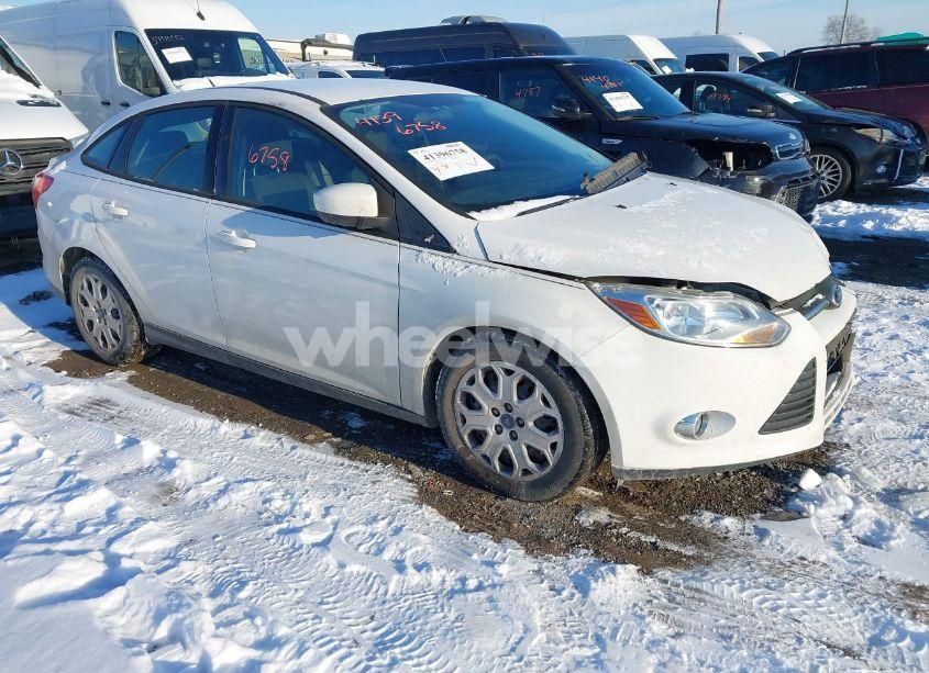 2012 Ford Focus SE (VIN 1FAHP3F24CL371647) main photo