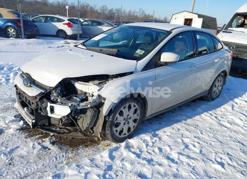 Photo 2 of 2012 Ford Focus SE (VIN 1FAHP3F24CL371647)