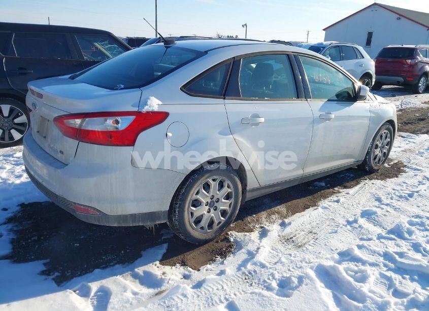 Photo 4 of 2012 Ford Focus SE (VIN 1FAHP3F24CL371647)