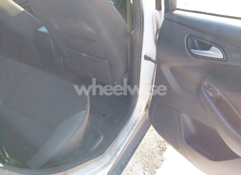 Photo 8 of 2012 Ford Focus SE (VIN 1FAHP3F24CL371647)