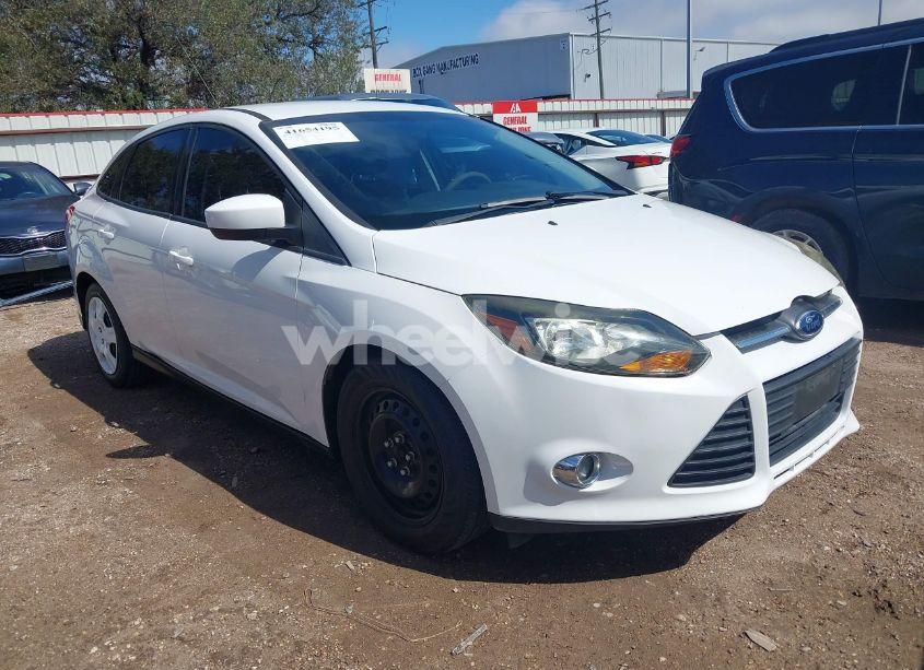 2012 Ford Focus SE (VIN 1FAHP3F24CL381854) main photo