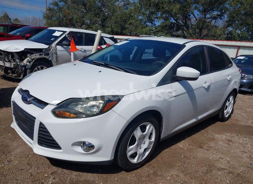 Photo 2 of 2012 Ford Focus SE (VIN 1FAHP3F24CL381854)