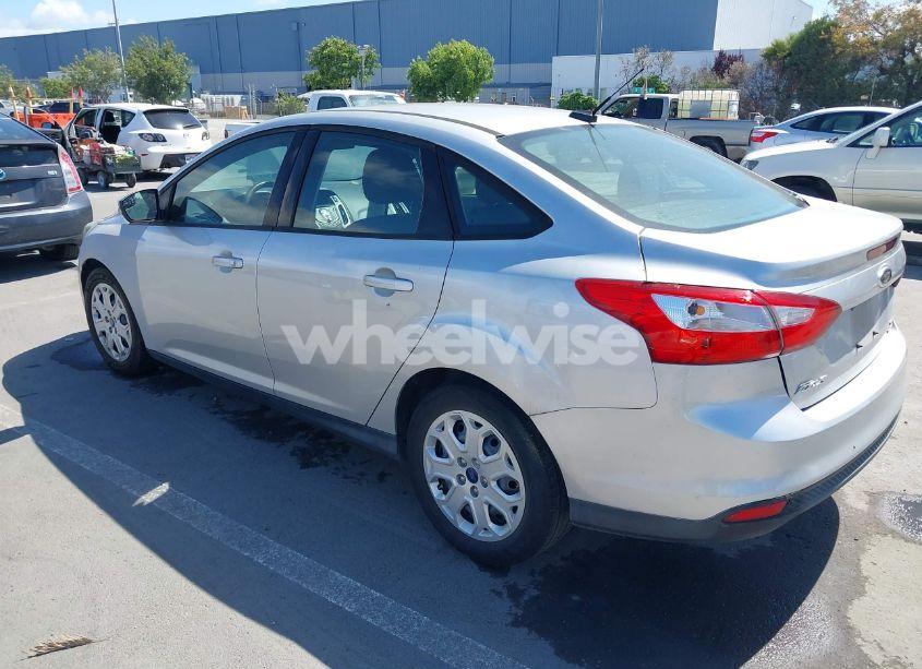 Photo 3 of 2012 Ford Focus SE (VIN 1FAHP3F24CL398041)