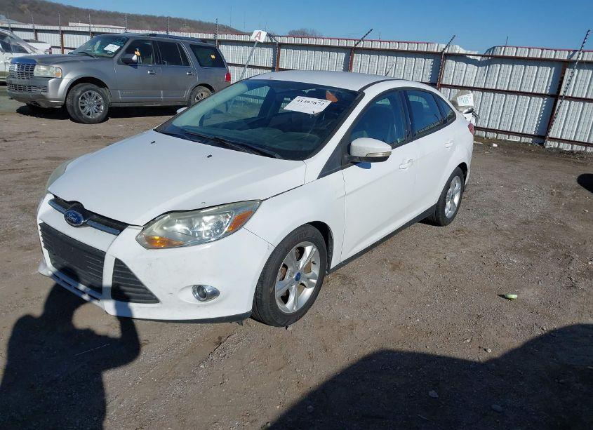 Photo 2 of 2012 Ford Focus SE (VIN 1FAHP3F24CL423312)