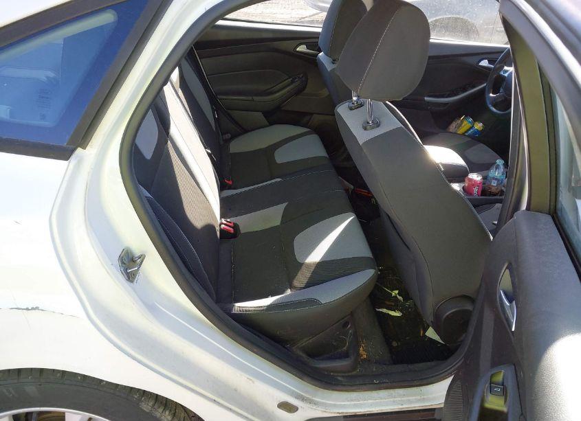 Photo 8 of 2012 Ford Focus SE (VIN 1FAHP3F24CL423312)