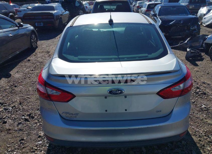 Photo 17 of 2012 Ford Focus SE (VIN 1FAHP3F24CL436853)