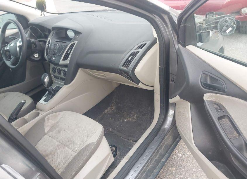 Photo 5 of 2012 Ford Focus SE (VIN 1FAHP3F24CL456729)