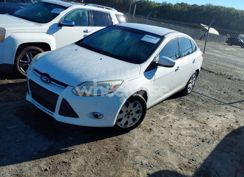 Photo 2 of 2012 Ford Focus SE (VIN 1FAHP3F24CL457086)