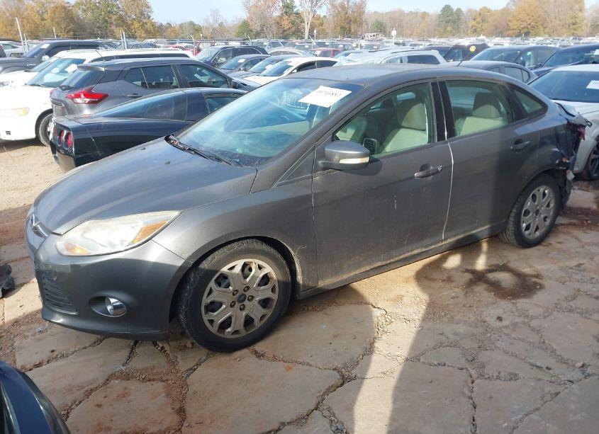Photo 2 of 2012 Ford Focus SE (VIN 1FAHP3F24CL461770)
