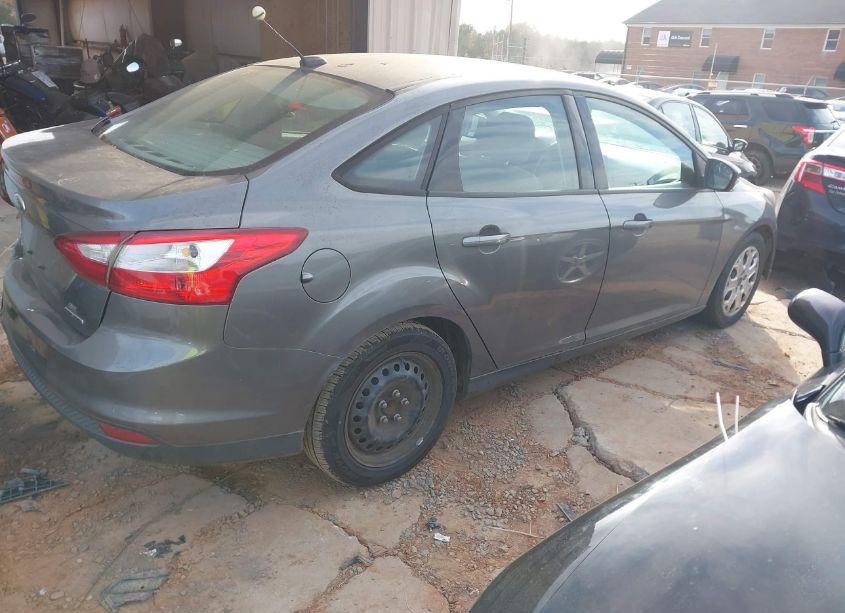 Photo 4 of 2012 Ford Focus SE (VIN 1FAHP3F24CL461770)