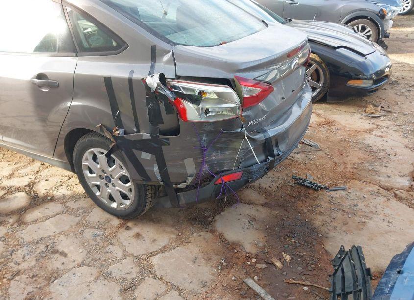 Photo 6 of 2012 Ford Focus SE (VIN 1FAHP3F24CL461770)