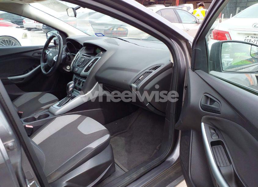 Photo 5 of 2012 Ford Focus SE (VIN 1FAHP3F25CL122340)