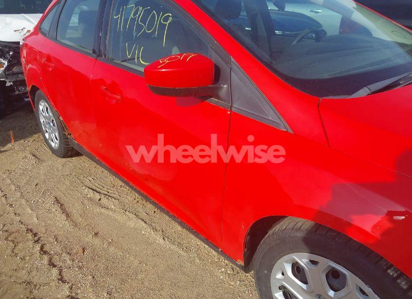 Photo 17 of 2012 Ford Focus SE (VIN 1FAHP3F25CL129983)