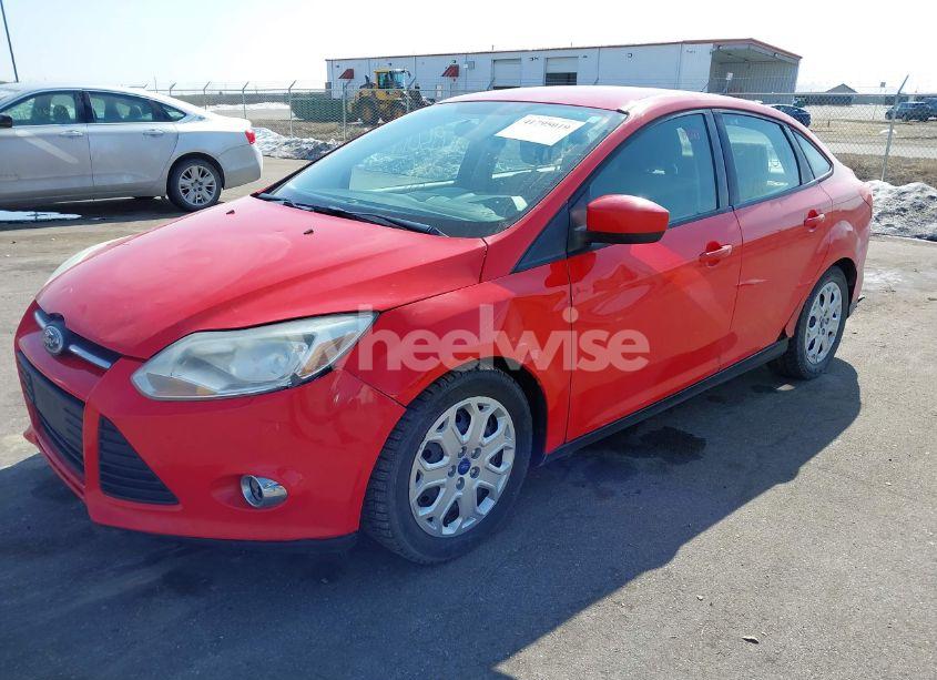 Photo 2 of 2012 Ford Focus SE (VIN 1FAHP3F25CL129983)