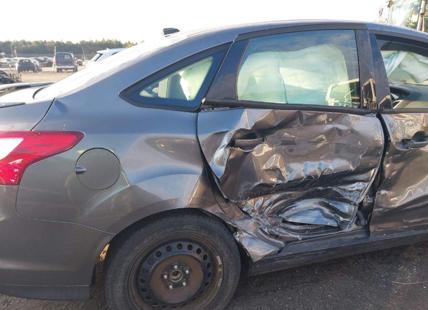 Photo 12 of 2012 Ford Focus SE (VIN 1FAHP3F25CL149277)