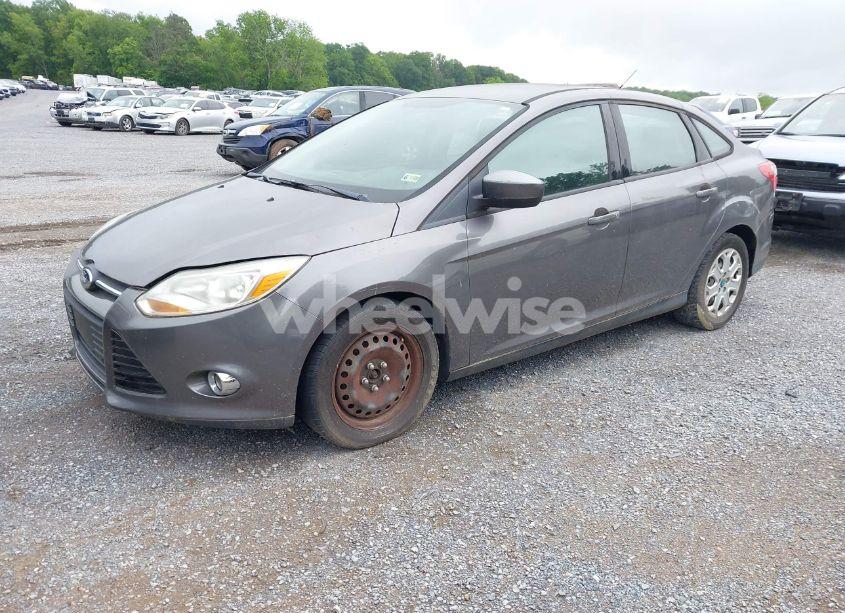 Photo 2 of 2012 Ford Focus SE (VIN 1FAHP3F25CL192159)
