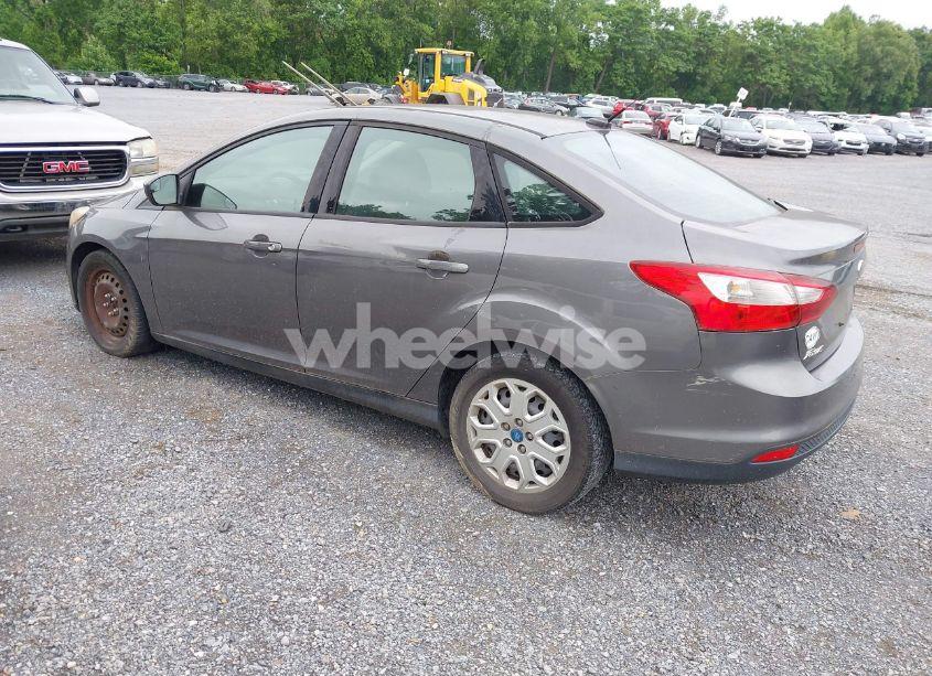 Photo 3 of 2012 Ford Focus SE (VIN 1FAHP3F25CL192159)
