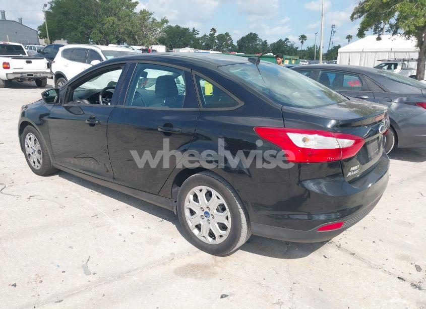 Photo 3 of 2012 Ford Focus SE (VIN 1FAHP3F25CL221093)