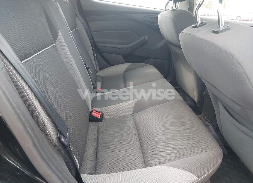 Photo 8 of 2012 Ford Focus SE (VIN 1FAHP3F25CL221093)