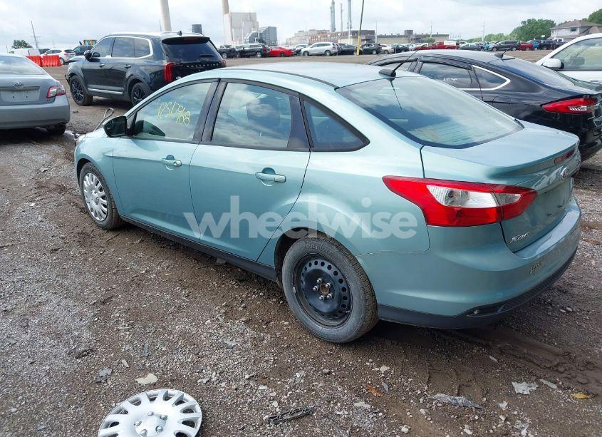 Photo 3 of 2012 Ford Focus SE (VIN 1FAHP3F25CL261609)