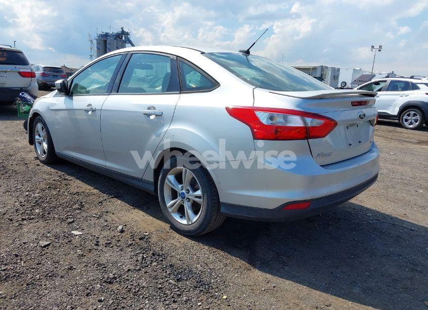 Photo 3 of 2012 Ford Focus SE (VIN 1FAHP3F25CL274148)