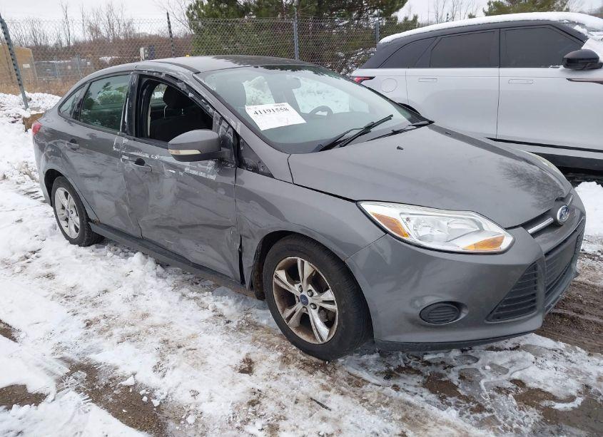 2012 Ford Focus SE (VIN 1FAHP3F25CL311621) main photo