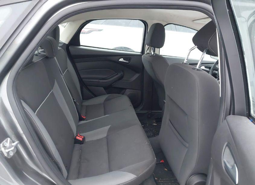 Photo 8 of 2012 Ford Focus SE (VIN 1FAHP3F25CL311621)