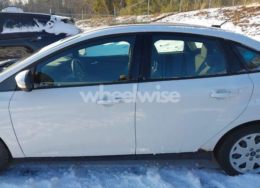 Photo 15 of 2012 Ford Focus SE (VIN 1FAHP3F25CL345610)