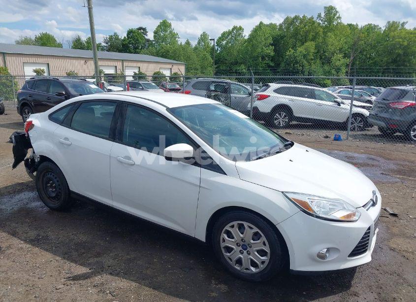 2012 Ford Focus SE (VIN 1FAHP3F25CL370507) main photo