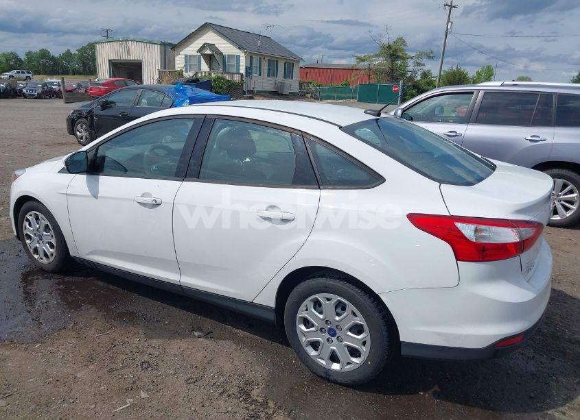 Photo 3 of 2012 Ford Focus SE (VIN 1FAHP3F25CL370507)