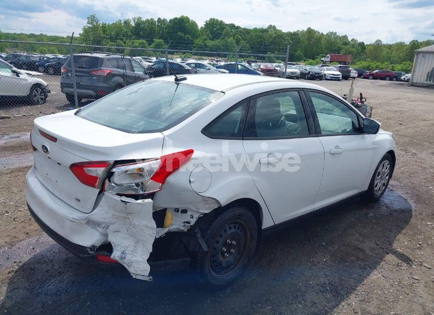 Photo 4 of 2012 Ford Focus SE (VIN 1FAHP3F25CL370507)