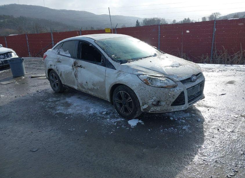 2012 Ford Focus SE (VIN 1FAHP3F25CL392538) main photo
