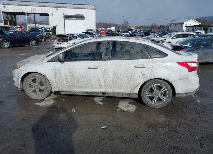 Photo 14 of 2012 Ford Focus SE (VIN 1FAHP3F25CL392538)