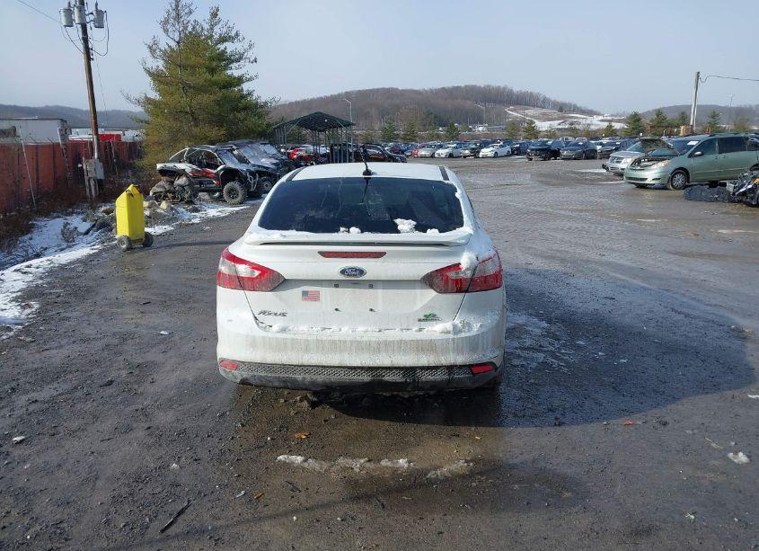 Photo 16 of 2012 Ford Focus SE (VIN 1FAHP3F25CL392538)