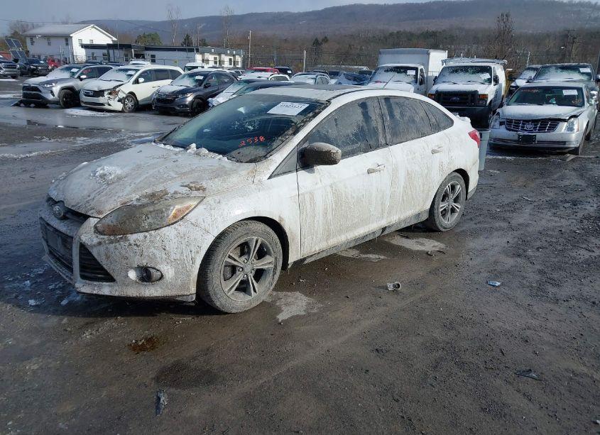 Photo 2 of 2012 Ford Focus SE (VIN 1FAHP3F25CL392538)