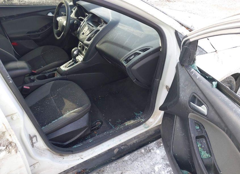 Photo 5 of 2012 Ford Focus SE (VIN 1FAHP3F25CL392538)