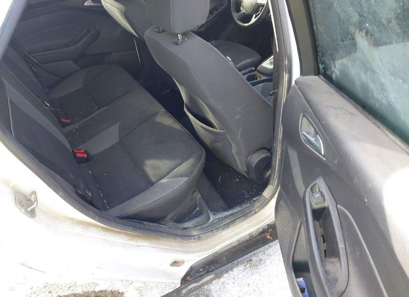 Photo 8 of 2012 Ford Focus SE (VIN 1FAHP3F25CL392538)