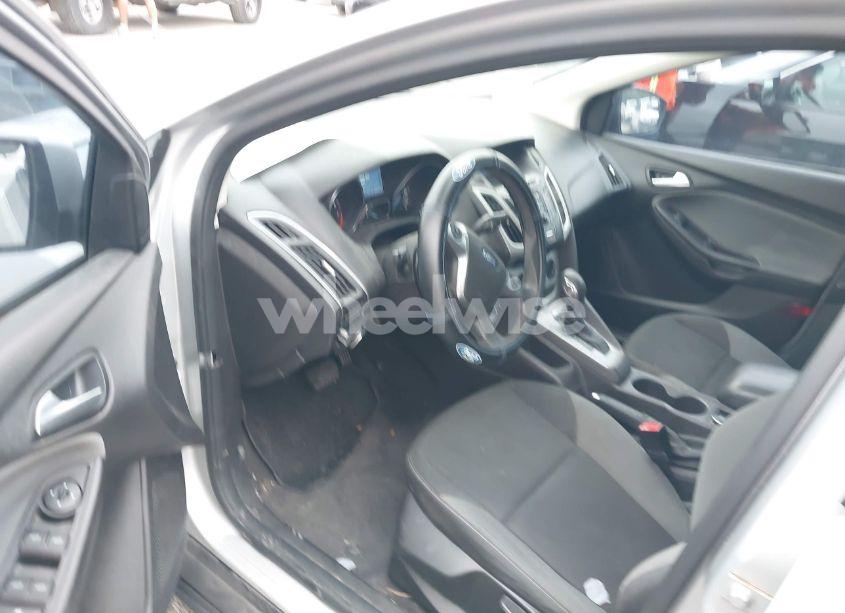 Photo 12 of 2012 Ford Focus SE (VIN 1FAHP3F25CL422055)