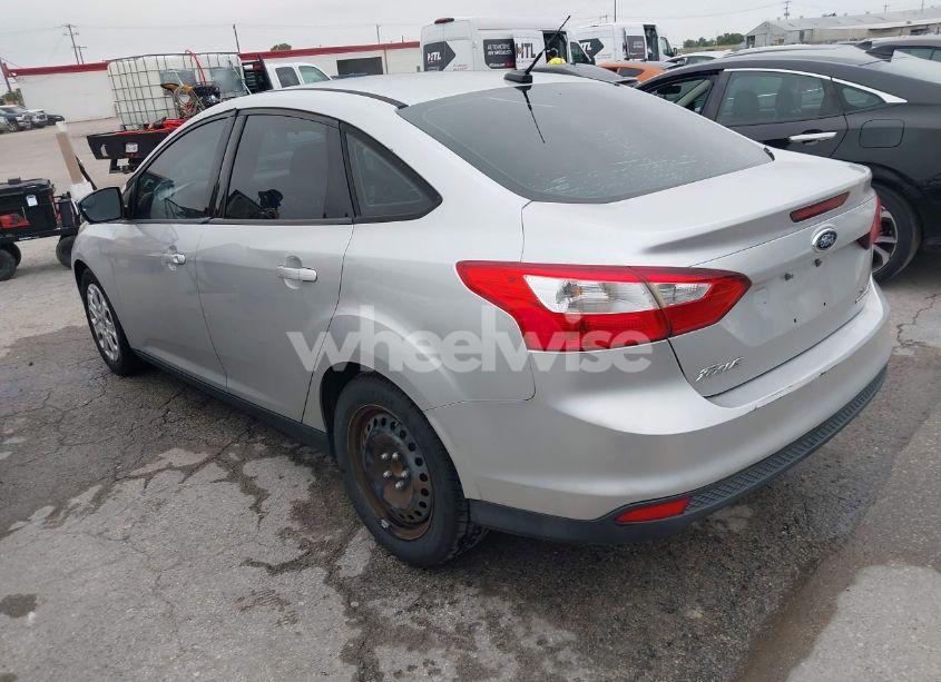 Photo 3 of 2012 Ford Focus SE (VIN 1FAHP3F25CL422055)