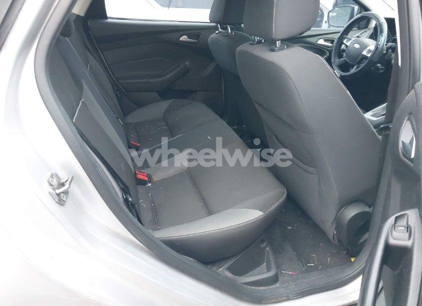 Photo 8 of 2012 Ford Focus SE (VIN 1FAHP3F25CL422055)