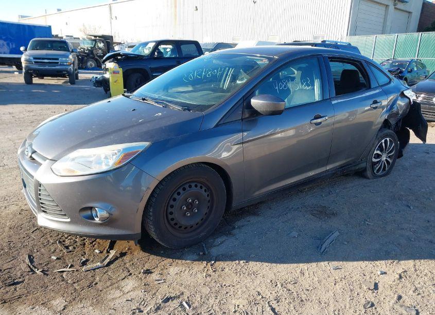 Photo 2 of 2012 Ford Focus SE (VIN 1FAHP3F25CL445772)